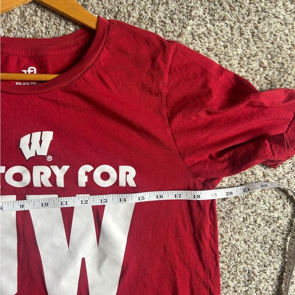 🦋Wisconsin Badgers Red 'Victory for UW' T-Shirt Casual Football Fan Sporty Large - Picture 5 of 6